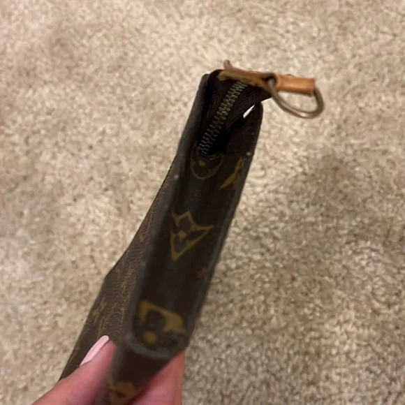 Sold✅Louis Vuitton Toiletry Pouch - Picture 4 of 11
